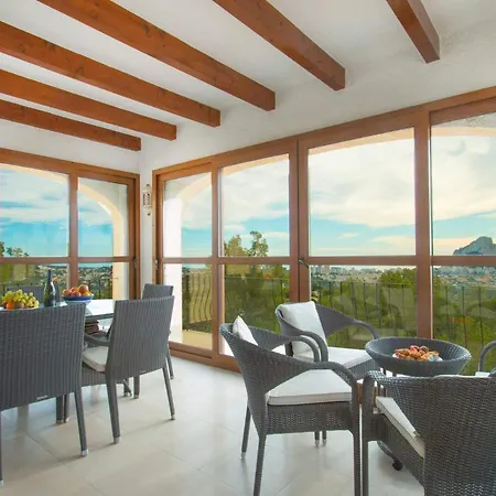 Villa Aguila - *